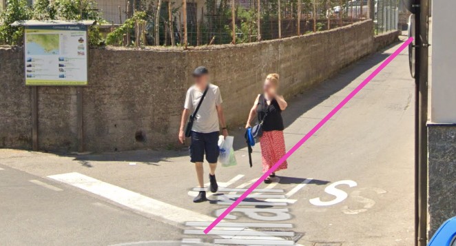 Bomerano bus stop location with Ristorante Jerla signpost marker